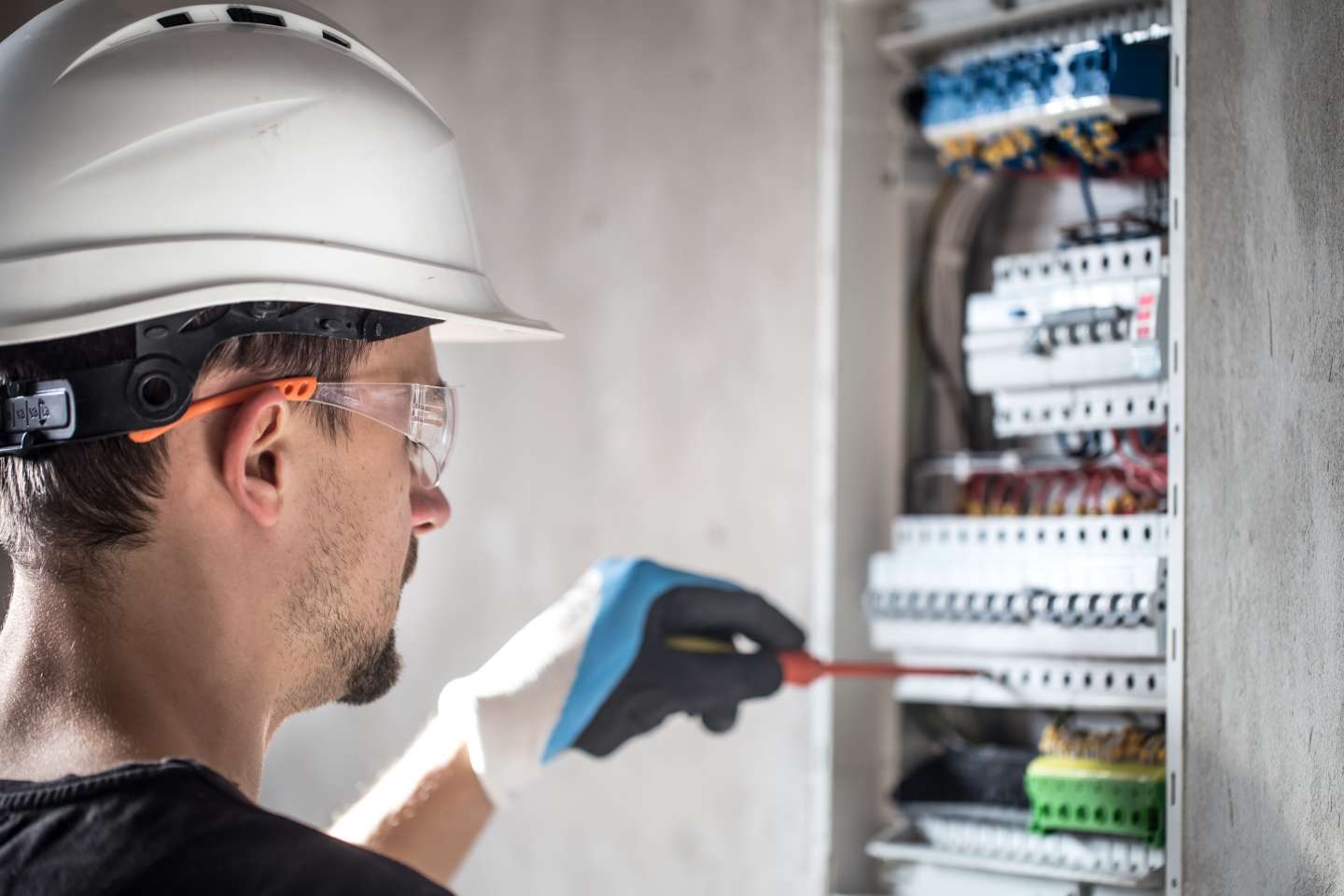 Confira 8 EPIs Para Eletricistas Indispensáveis Para Evitar Acidentes
